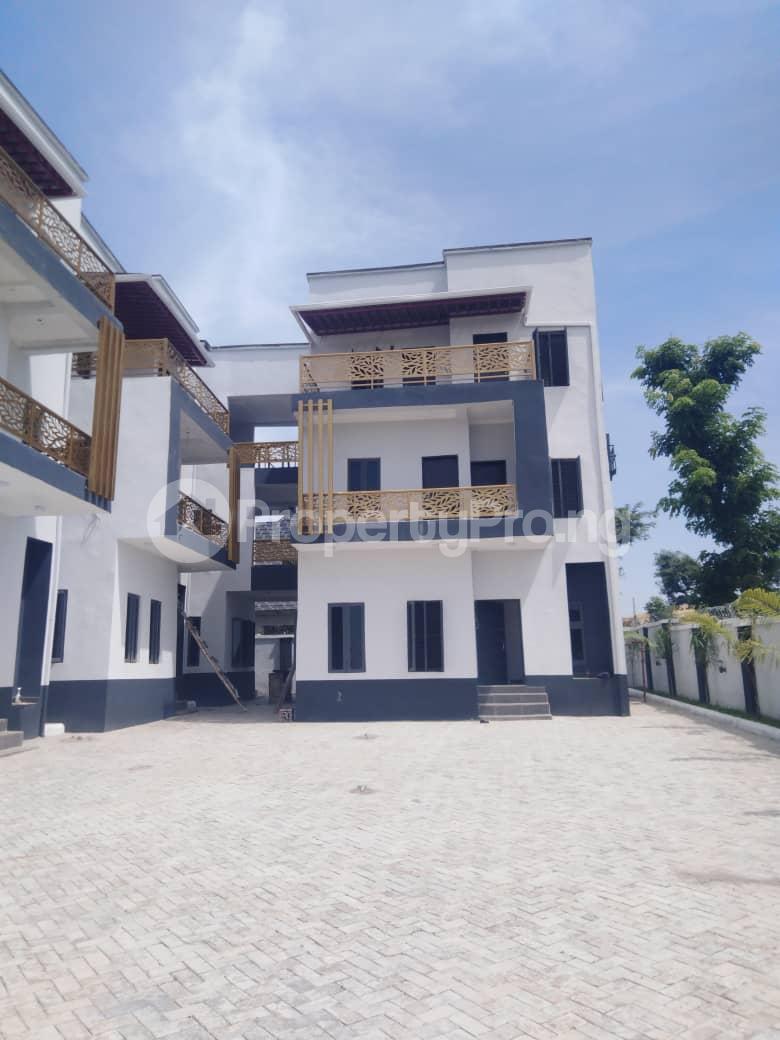 4 bedroom House for rent Along The Airport Road Lugbe Abuja