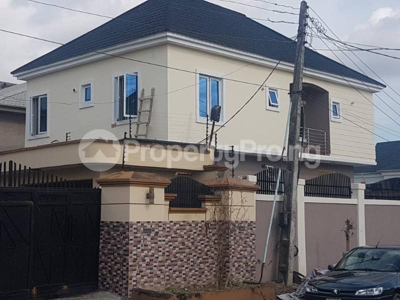 4 bedroom House for sale Brooks Along Cmd Rd; Magodo Kosofe/Ikosi Lagos