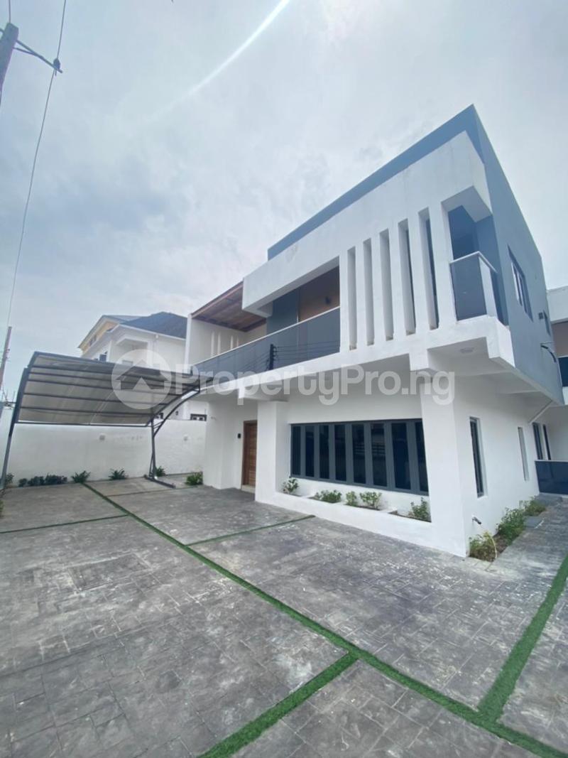 5 bedroom House for sale Bera/bakare Estate. Lekki Lagos