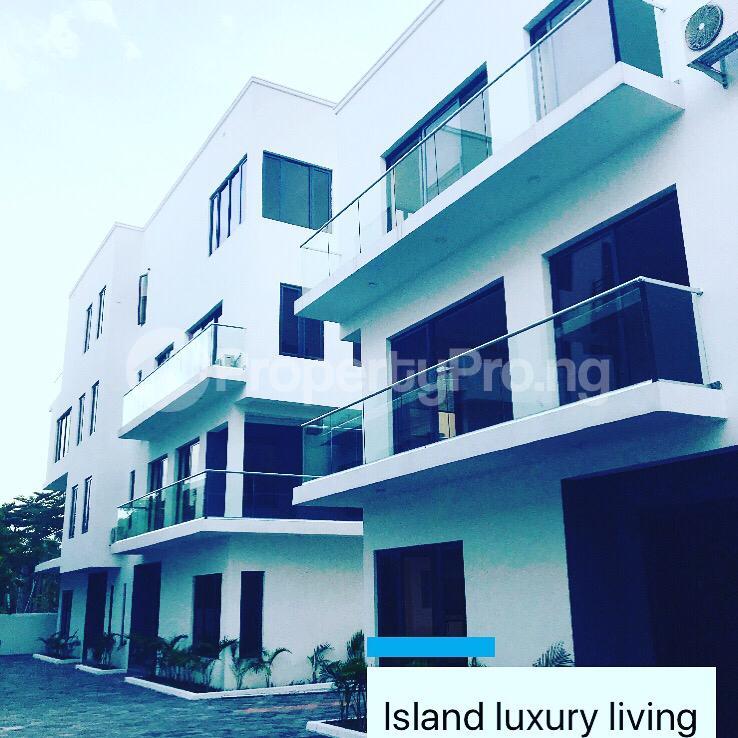 4 bedroom House for sale . Ikoyi Lagos