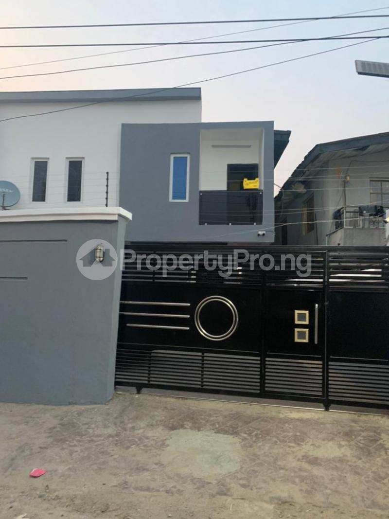 2 bedroom House for rent Mende Maryland Lagos