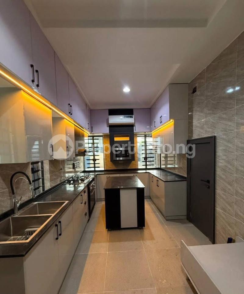 4 bedroom House for sale Guzape Abuja
