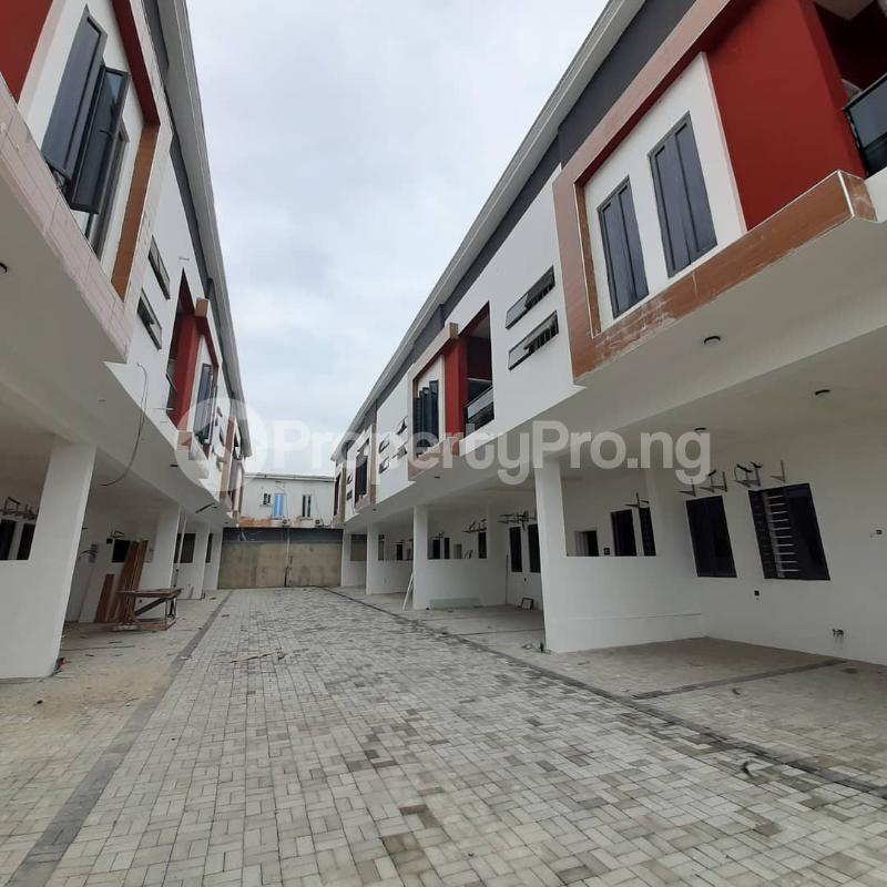 4 bedroom House for sale Orchid Road. Lekki Lagos