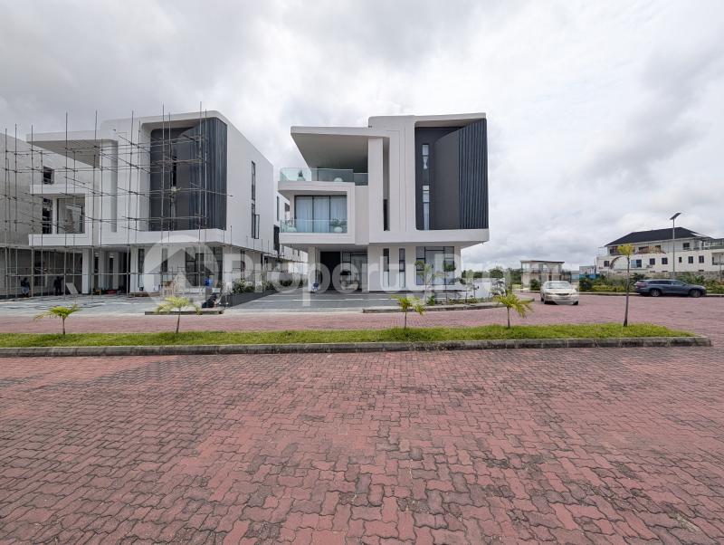 5 bedroom House for sale Hampton Island Estate, Beside Pinnock Beach Estate Osapa london Lekki Lagos