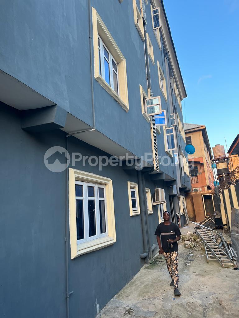 1 bedroom Flat / Apartment for rent Shomolu Lagos - 2