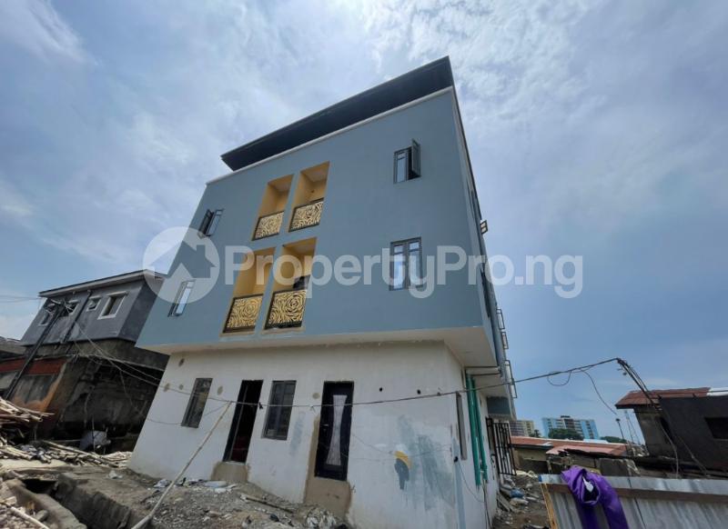 1 bedroom Flat / Apartment for rent Iwaya Yaba Lagos - 0