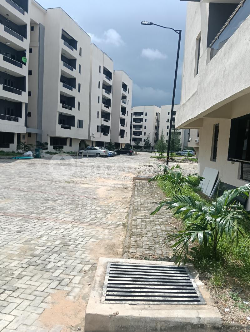 3 bedroom Flat / Apartment for sale Greater Lagos Estate Ogunlana Surulere Lagos