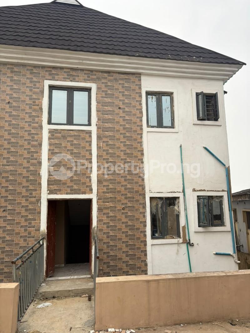 2 bedroom House for rent Along Unilag Estate Road Magodo Phase 1 Magodo Kosofe/Ikosi Lagos