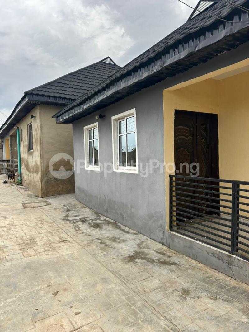 2 bedroom House for sale Bolorunpelu,behind T2g Hotel,oluwo New Ife Road, Ibadan Oyo