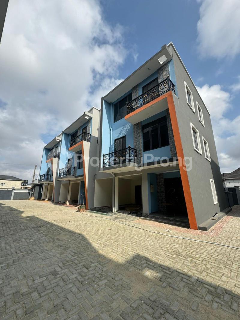 4 bedroom House for sale Yaba Lagos