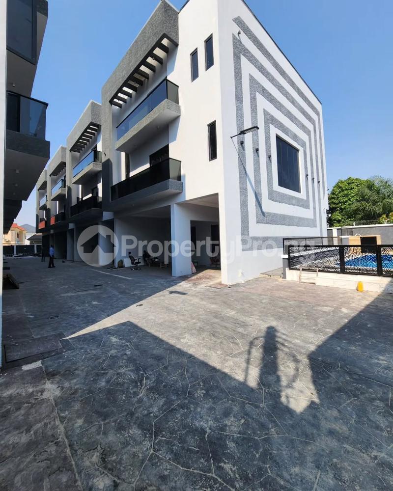 4 bedroom House for sale Ologolo Lekki Lagos