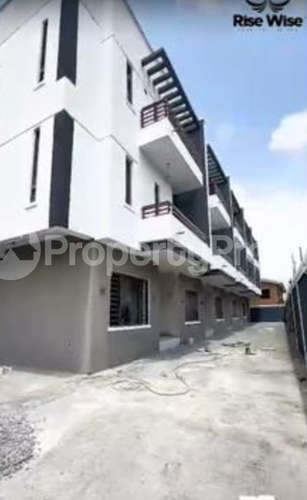 House for sale Olowora Magodo Kosofe/Ikosi Lagos