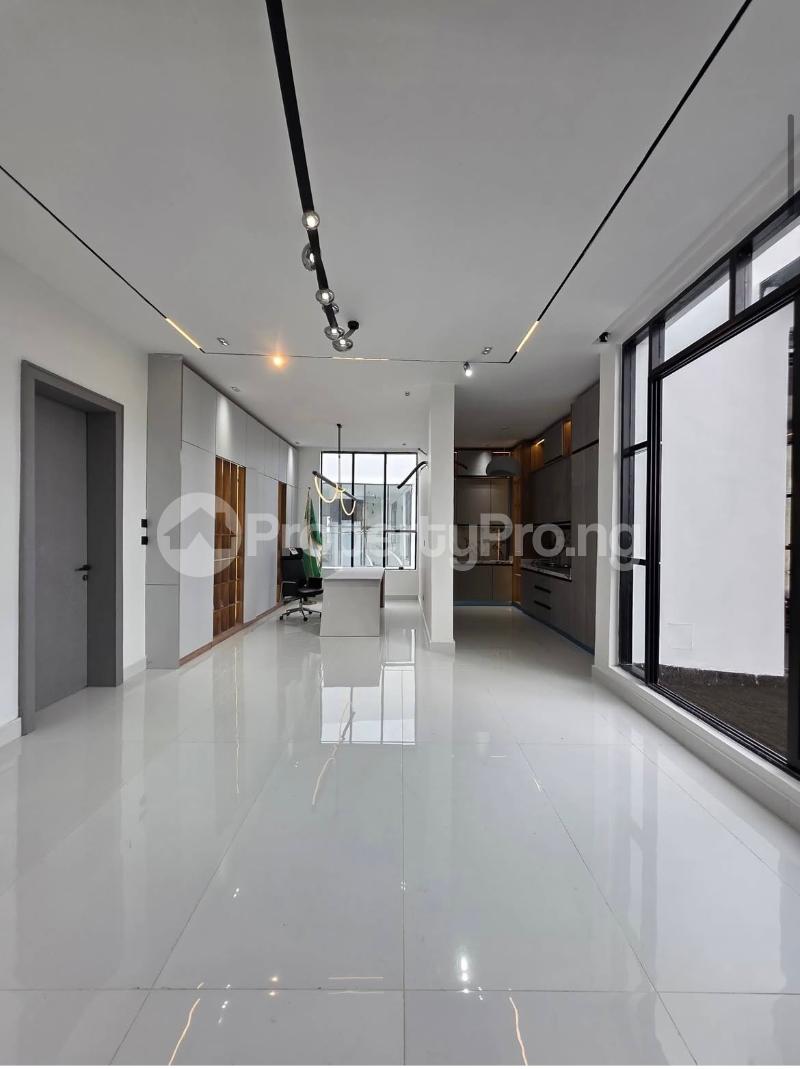 6 bedroom House for sale Lekki Lagos
