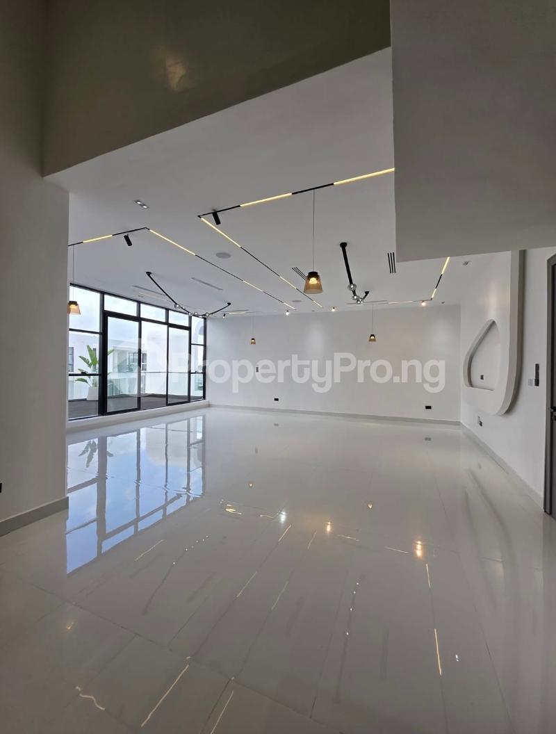 6 bedroom House for sale Lekki Lagos
