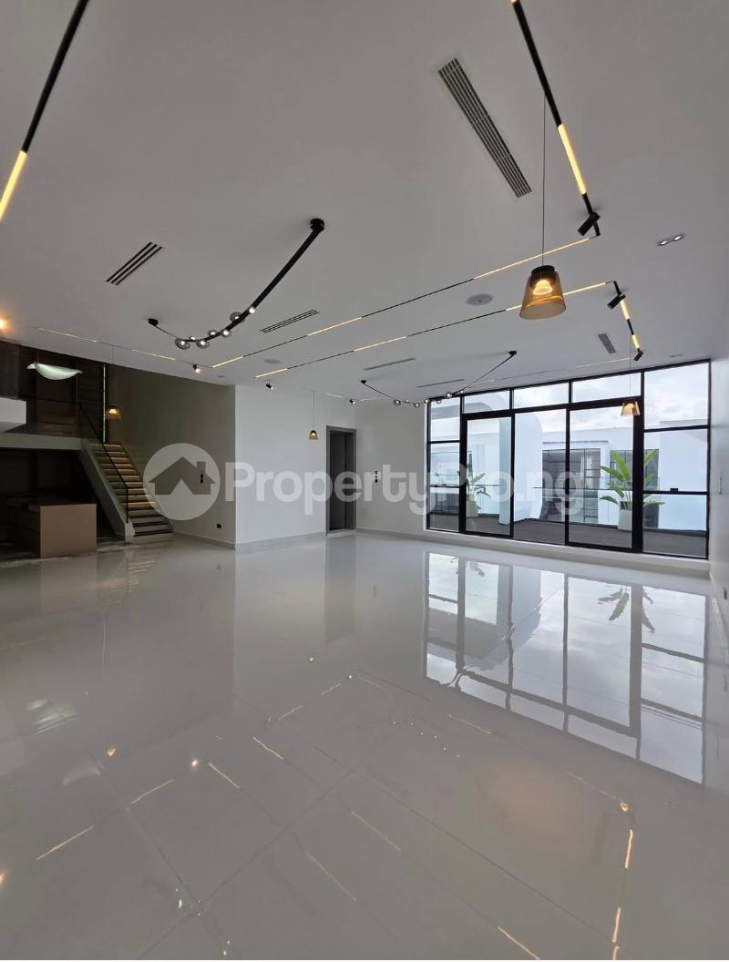 6 bedroom House for sale Lekki Lagos
