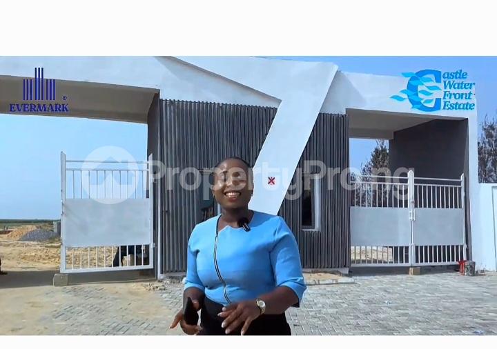 Land for sale Castle Waterfront Estate chevron Lekki Lagos - 0
