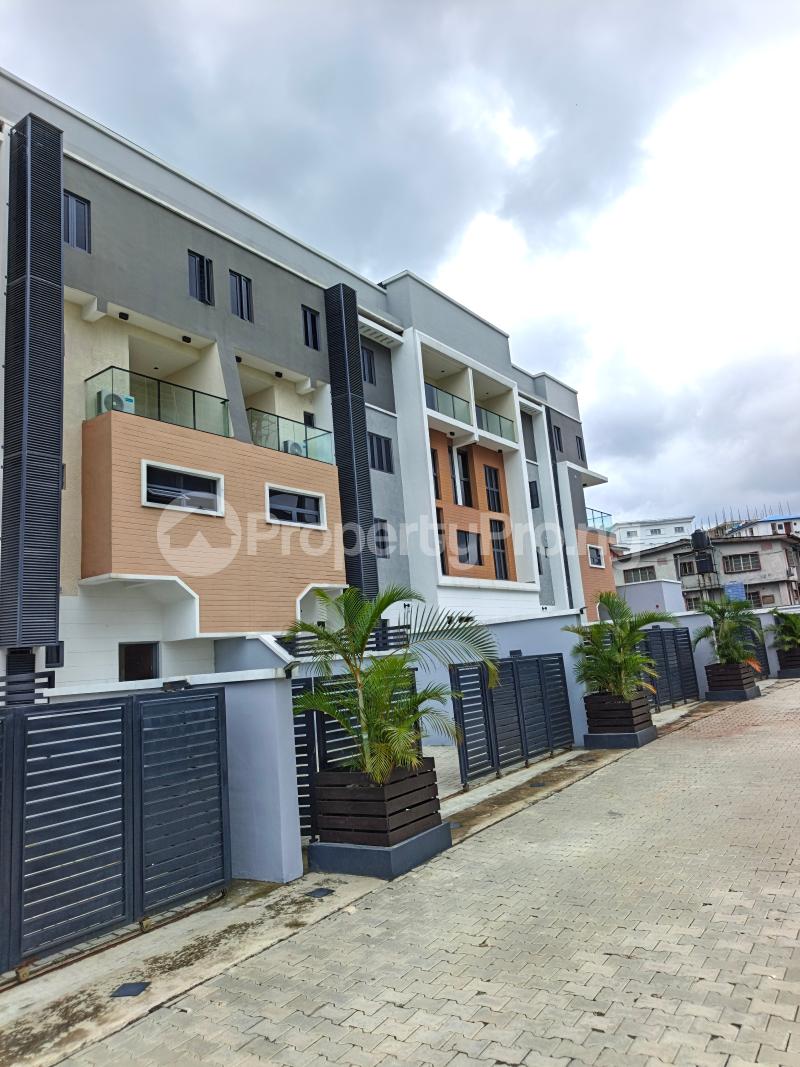 4 bedroom House for sale Awuse Estate, Opebi Ikeja, Opebi Ikeja Lagos