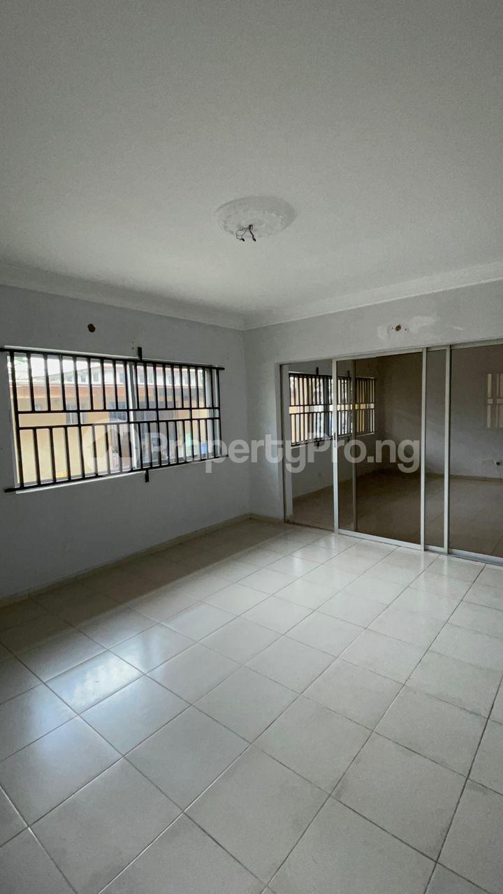 3 bedroom Flat / Apartment for rent The Property Located Within A Good Neighborhood Lekki Phase 1 Lekki Lagos