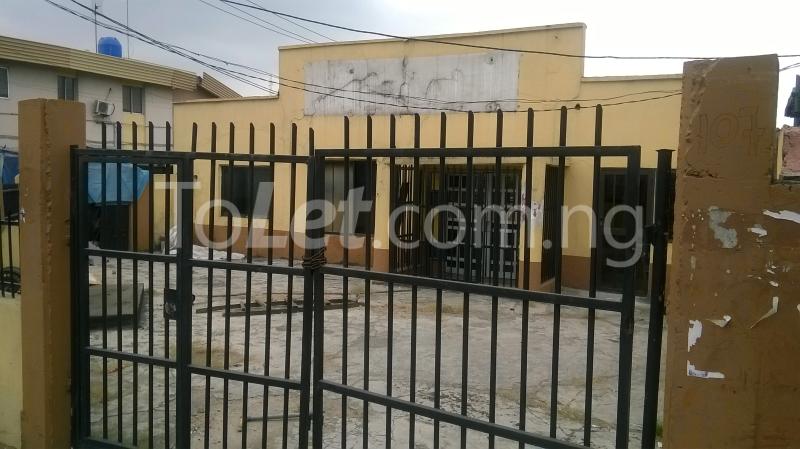 4 bedroom Commercial Property for rent Along Ogunlana Ogunlana Surulere Lagos