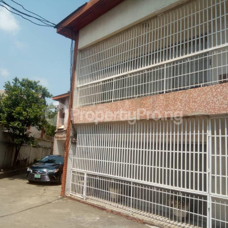 7 bedroom House for rent Ore Close Ogunlana Surulere Lagos