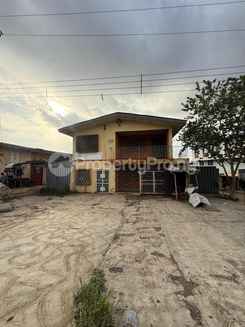 7 bedroom Commercial Property for sale Opposite Liberty Stadium, Liberty Road, Off Jogor Center, Ringroad, Ibadan. Ibadan South - West Oyo
