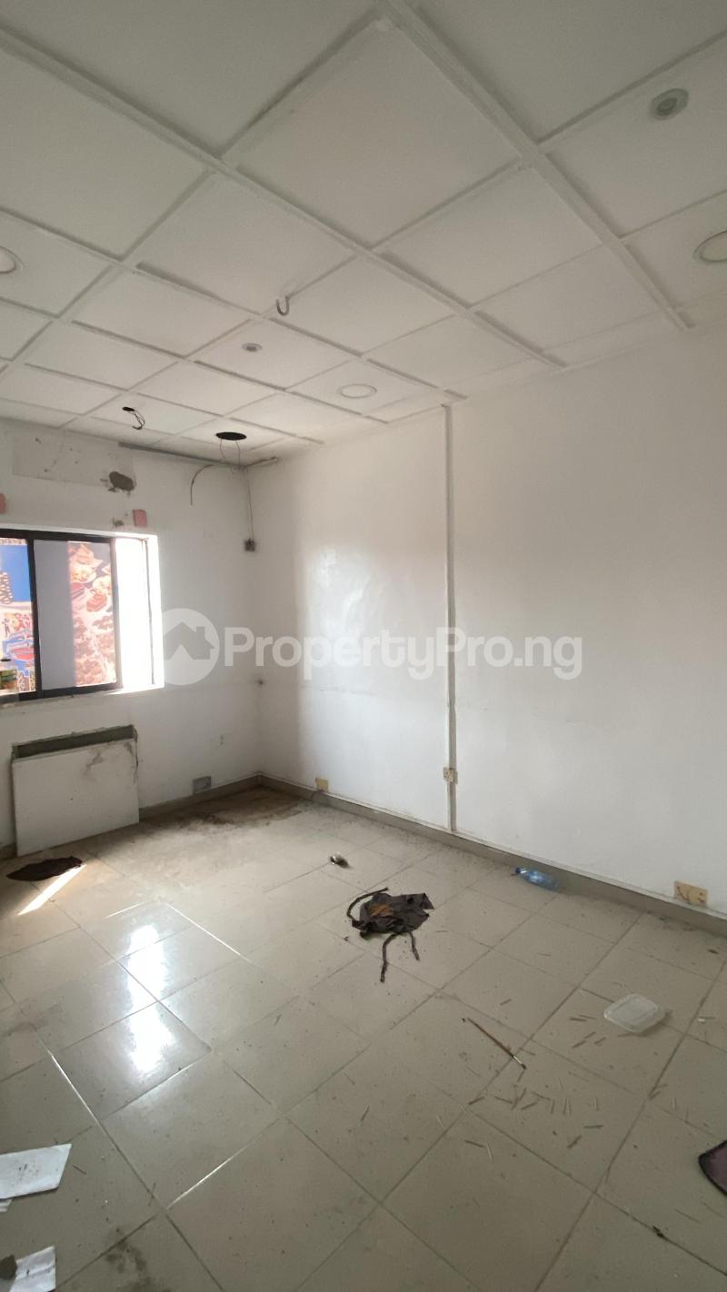 Commercial Property for rent Adekunle Yaba Lagos
