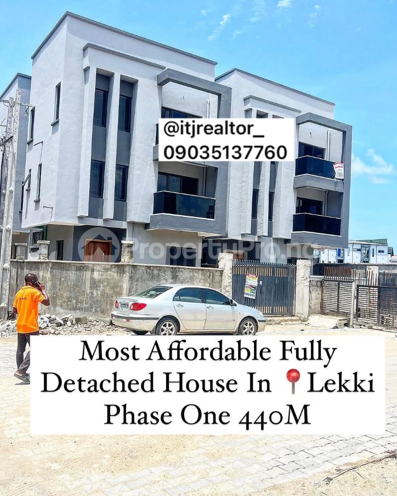 4 bedroom House for sale Lekki Lagos