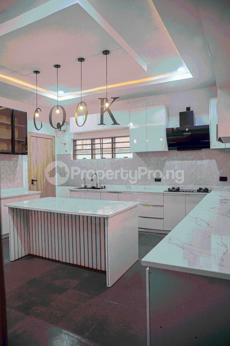 5 bedroom House for sale Favour Odogwu Street, Back Of Nta Oshimili North Delta
