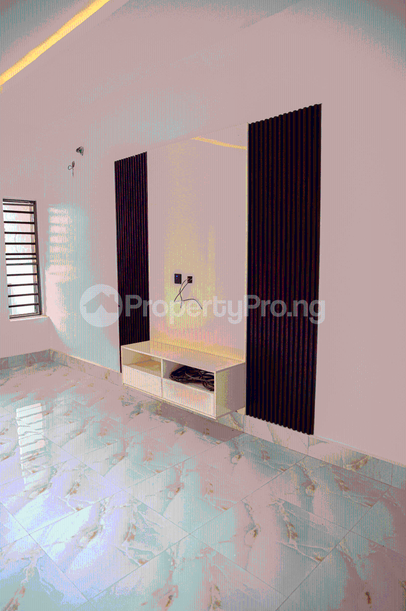 5 bedroom House for sale Favour Odogwu Street, Back Of Nta Oshimili North Delta
