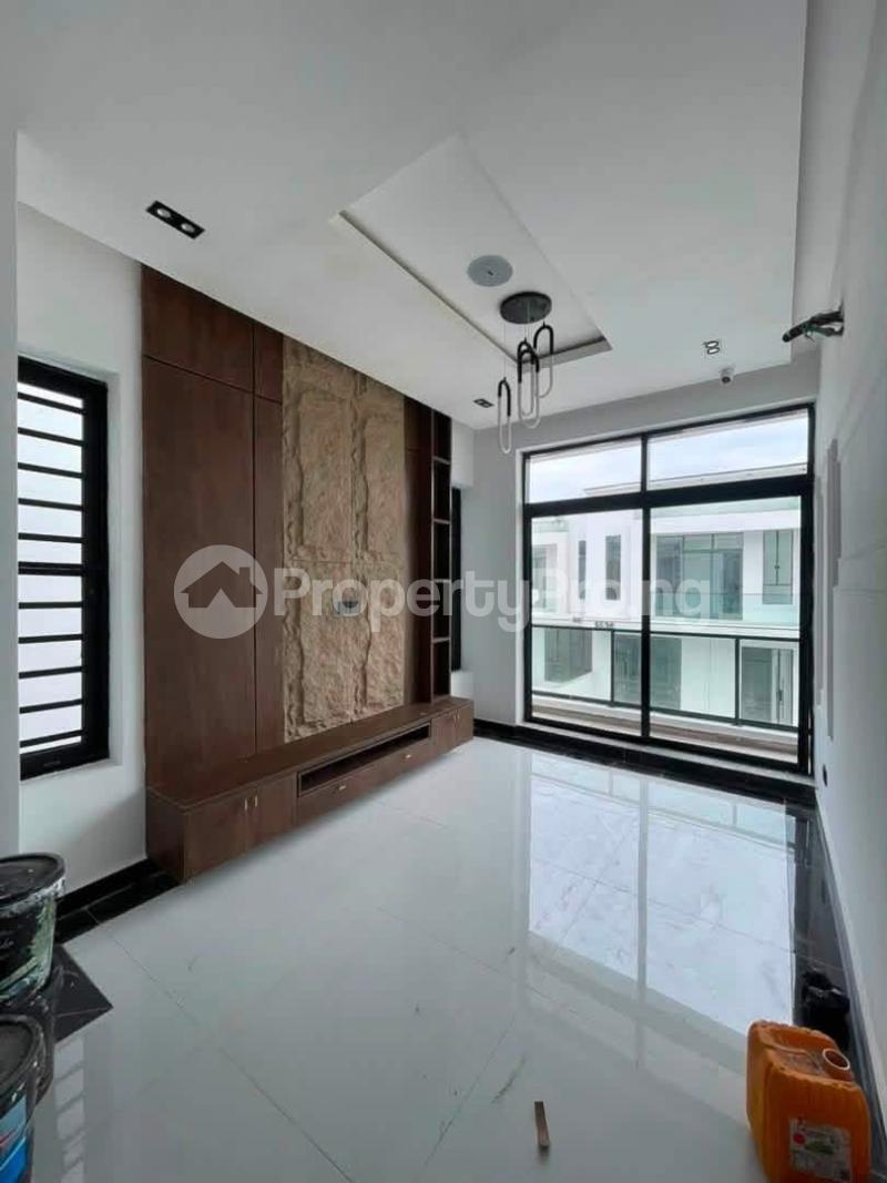 5 bedroom House for sale Lekki Lagos