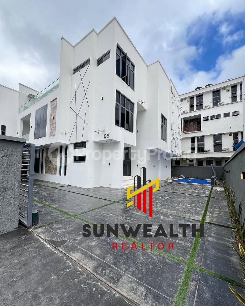 5 bedroom House for sale Off Pinnock Beach Osapa london Lekki Lagos