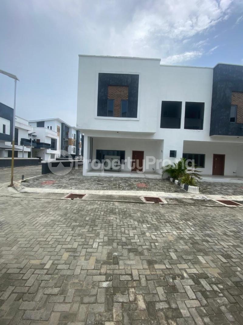 3 bedroom House for sale Estate Btw Lekki Scheme 2/royal Garden Ajah Lagos