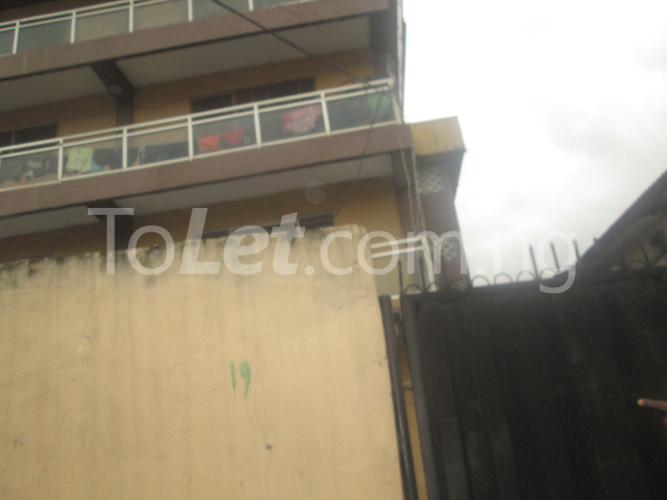 3 bedroom Flat / Apartment for rent Oyadiran Estate Yaba Yaba Lagos