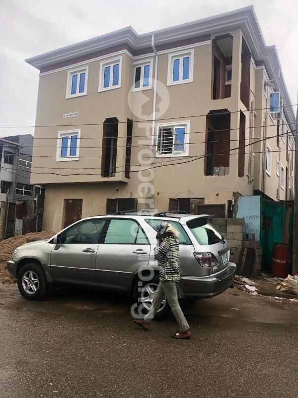 1 bedroom Flat / Apartment for rent Jibowu Yaba Lagos