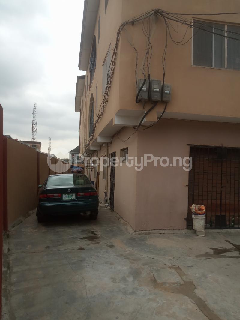 3 bedroom Flat / Apartment for rent Bajulaiye Shomolu Lagos