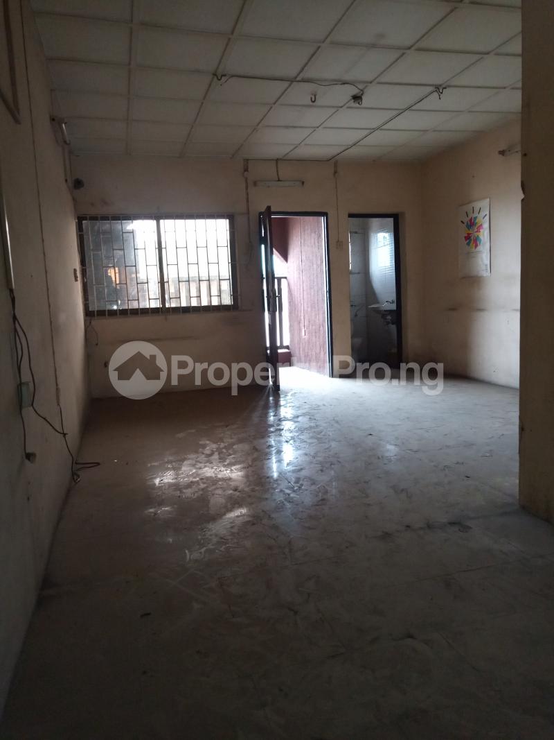 3 bedroom Commercial Property for rent Adekunle Alagomeji Yaba Lagos
