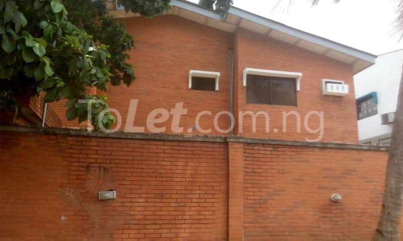 4 bedroom House for rent 19 Adekunle Banjo Street, Magodo Kosofe/Ikosi Lagos