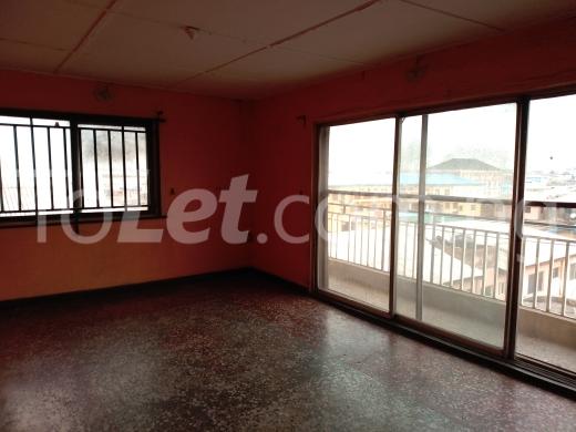 3 bedroom Flat / Apartment for rent Williams Ayameh Str, Off Miyaki Oworo. Oworonshoki Gbagada Lagos