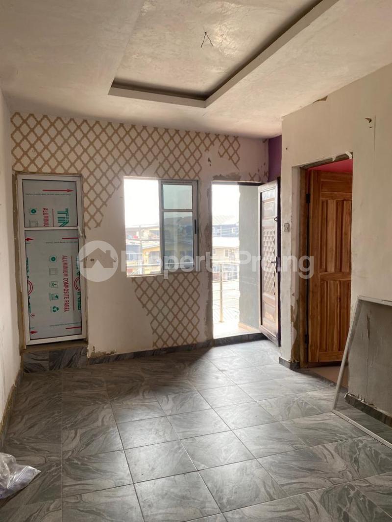 1 bedroom Flat / Apartment for rent Onipan Shomolu Lagos