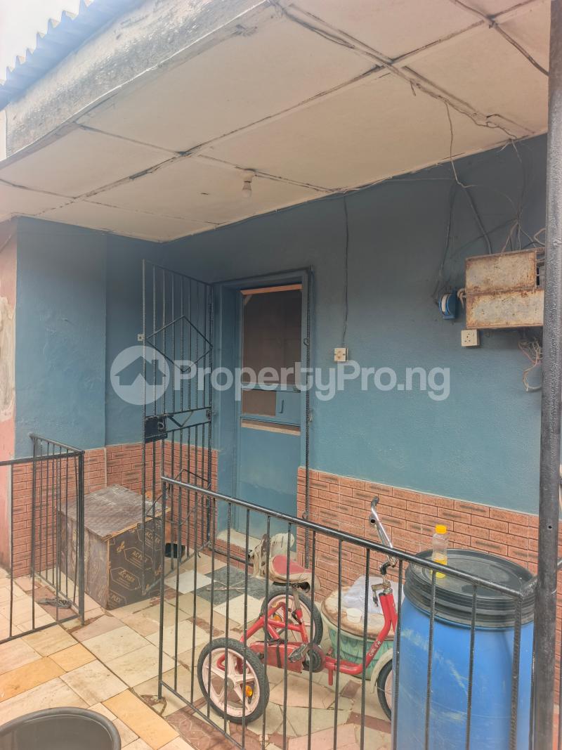 1 bedroom Flat / Apartment for rent Iyana Oworo By Car Wash Bus Stop Oworonshoki Gbagada Lagos