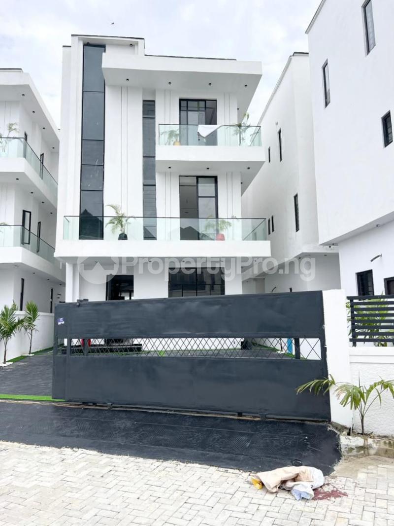 4 bedroom House for sale Orchid Road Lekki Lagos