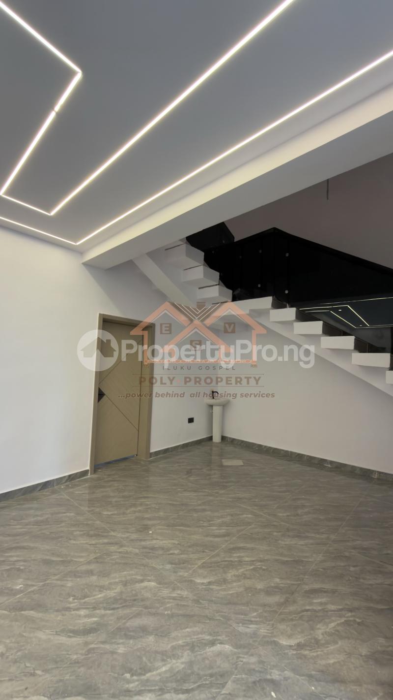 3 bedroom House for sale Rayfield , Christopher Alao Akala Gra Ibadan Oyo
