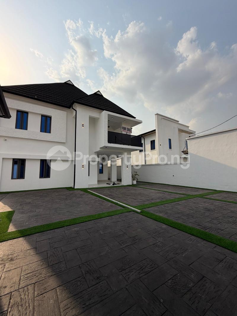 5 bedroom House for sale Olapade Agoro, Oluyole Estate Ibadan Oyo