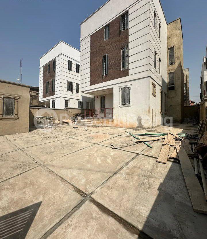 5 bedroom House for sale Oladunni Ayandipo Street, New Bodija Ibadan Oyo