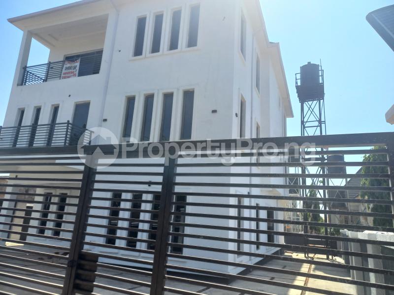 7 Bedroom House in Gwarinpa Abuja House for rent in gwarinpa House