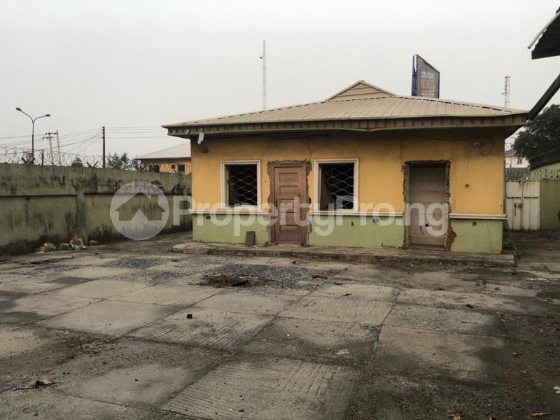 House for rent Along Herbert Macaulay Way, Yaba, Lagos. Yaba Lagos