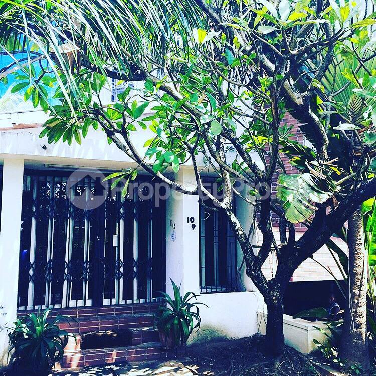 3 bedroom House for sale . Adeola Odeku Victoria Island Lagos