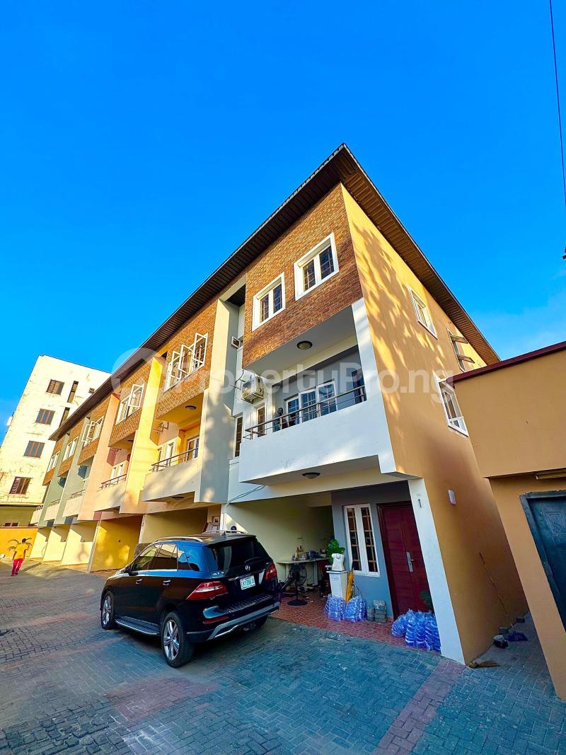 4 bedroom House for sale The Property Located Within A Good Neighborhood Ikate Lekki Lagos