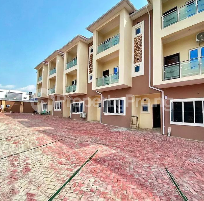 4 bedroom House for sale Guzape Abuja