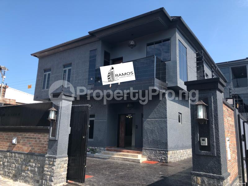 4 bedroom House for sale . chevron Lekki Lagos